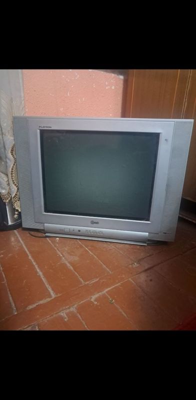 Телевизор LG сотилади.