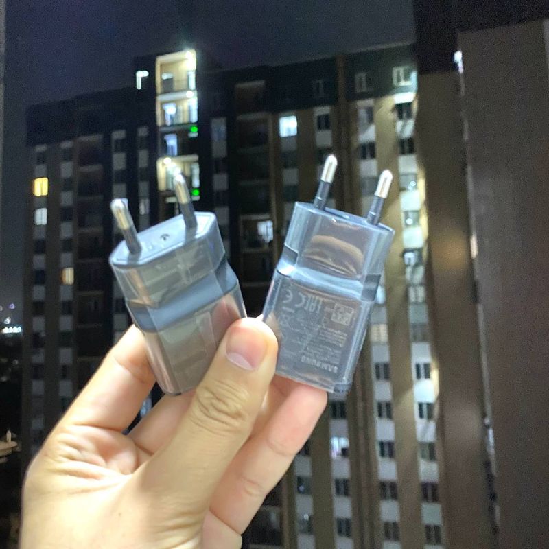 Samsung Zaryadka va boshqa turdagi smartfonlar uchun Golovka Samsung Zaryadka va boshqa turdagi smartfonlar uchun Golovka