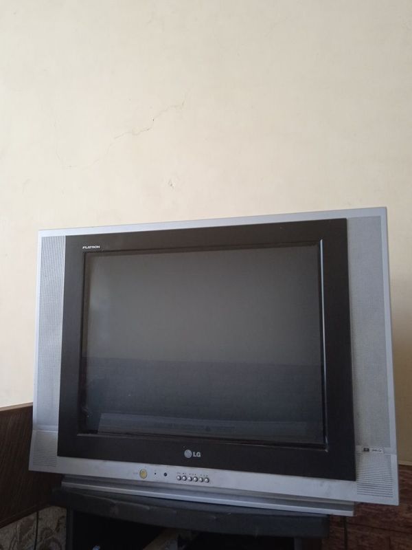 Televizor sotiladi