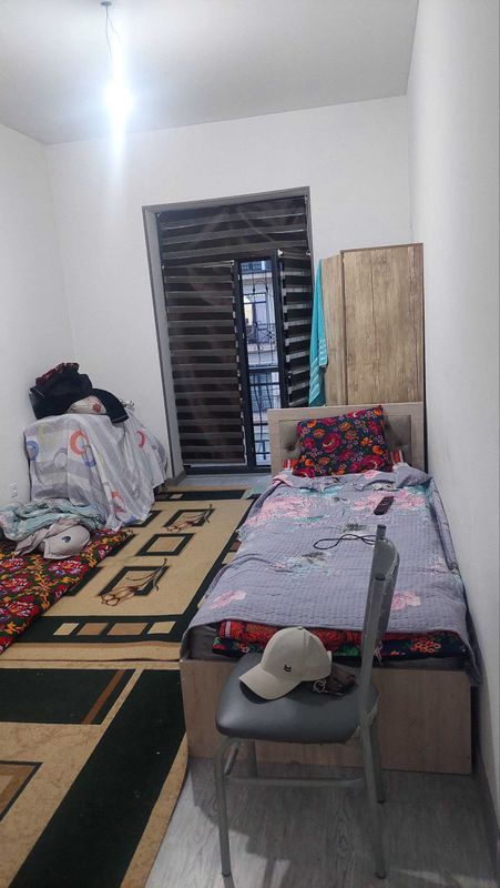 Kvartiraga sherik kerak, 3ta ishlaydigan odam olinadi,4 kishi turiladi Kvartiraga sherik kerak, 3ta ishlaydigan odam olinadi,4 kishi turiladi