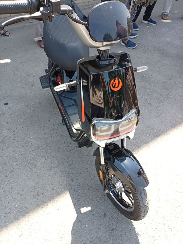 skuter demansh 72 v 20 a 3 oy bo'ldi 5000 km probeg
