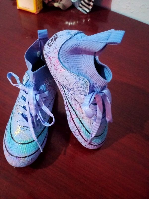 sport oyoq kiyimi butsi sport oyoq kiyimi butsi