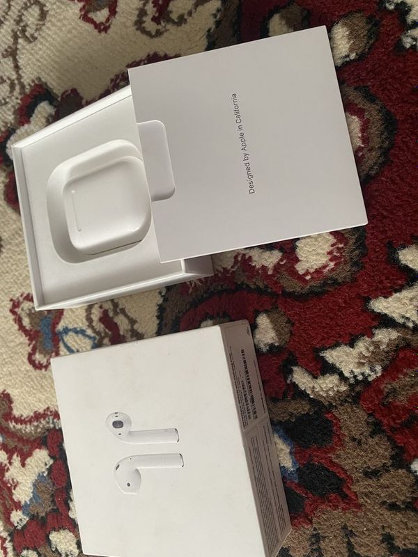 Airpods 2 без наушников только футляр коробка и документы !