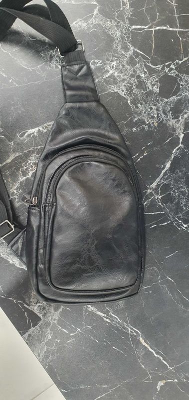 Kichik hajmdagi bananka sumkalari erkaklar uchun Kichik hajmdagi bananka sumkalari erkaklar uchun