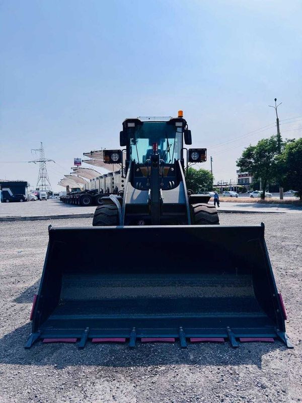 LUGONG Фронтальный погрузчик LM938 LUGONG Фронтальный погрузчик LM938