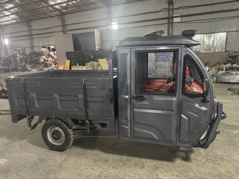 Электрический трицикл в кабине, кабина Электрический трицикл в кабине, кабина