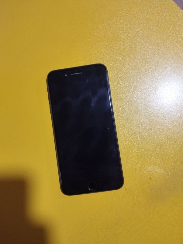 iPhone 8+ sotiladi iPhone 8+ sotiladi
