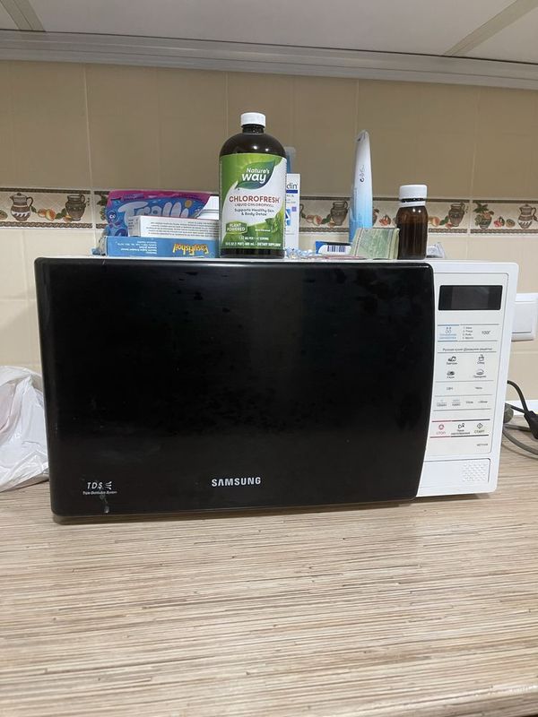 Продаю микроволновую печь Samsung ME731KR