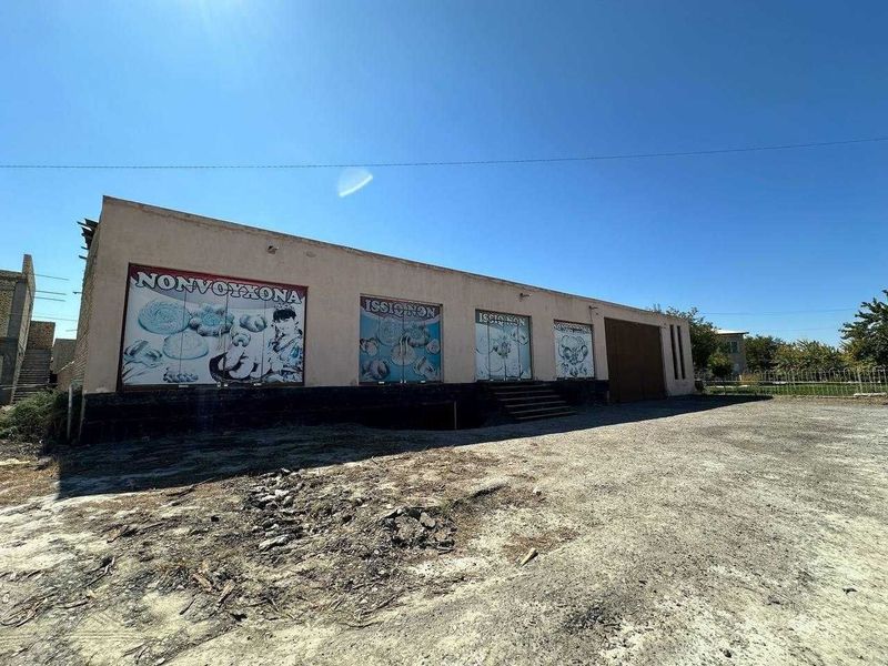 18,6 sotix maydonga ega tayyor bino sotiladi.