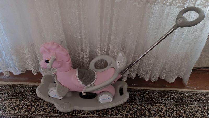 Игрушка лошадка в отличном состоянии