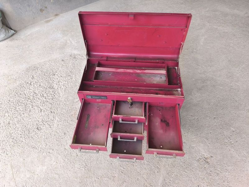 Instrument yashik. Narxi 100$ Instrument yashik. Narxi 100$