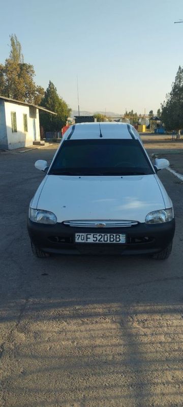 Ford Escort sotiladi