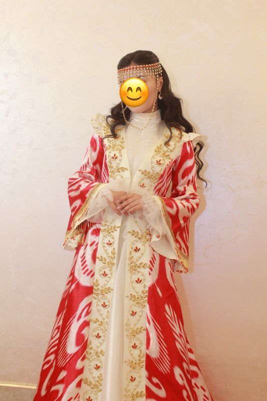 Ansambl sotiladi ichidan oq,taqinchoq,fata podarka Ansambl sotiladi ichidan oq,taqinchoq,fata podarka