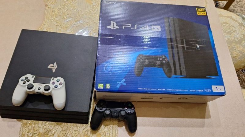 Playstation 4 pro 4k 1trbayt sotiladi