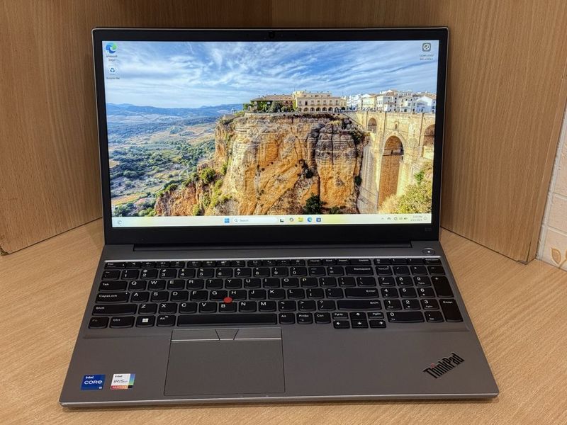 Lenovo Thinkpad e15 i5-12 gen / 16 / ssd m2 256 gb