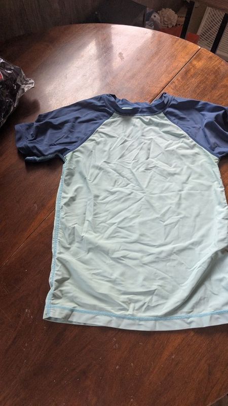 Детский комплект для плавания: шорты Quiksilver и футболка Tea Collect Детский комплект для плавания: шорты Quiksilver и футболка Tea Collect