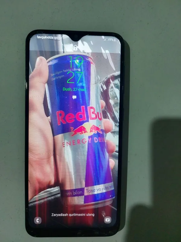 Galaxy A 20 sotiladi 100 % ishledi Oldi Singan,Ishlashiga Ziyoni yo'g