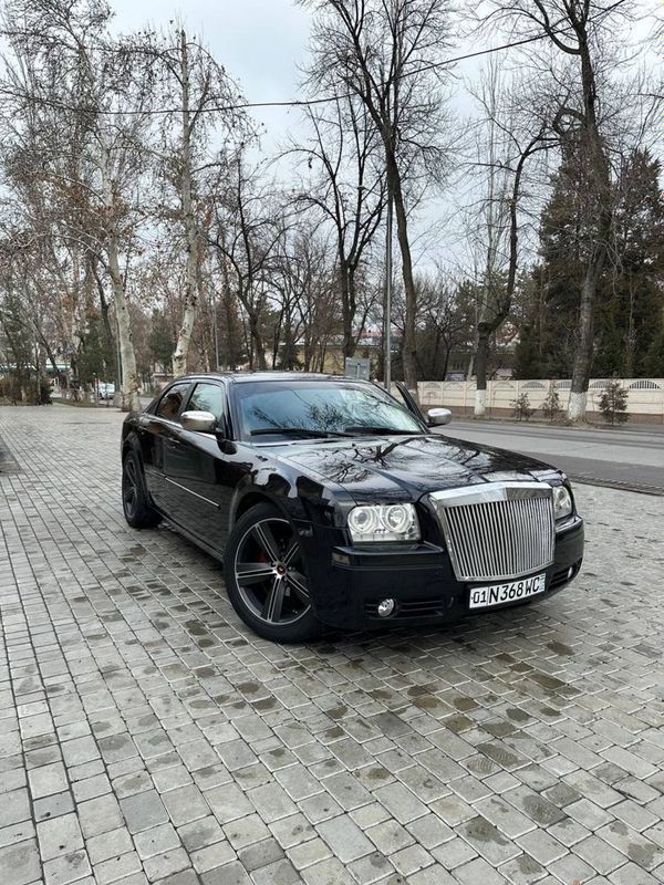 Chrasler 300 sotiladi Chrasler 300 sotiladi