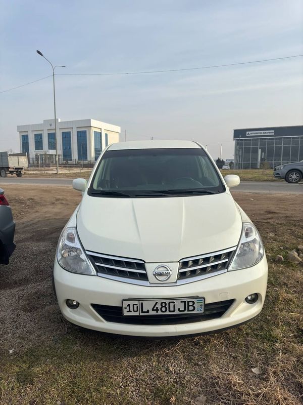 NISSAN TIIDA продается 2009г