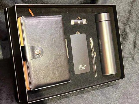 Подарочный Набор: Зонтик, Ежедневник, Ручка, Термос и Powerbank Подарочный Набор: Зонтик, Ежедневник, Ручка, Термос и Powerbank