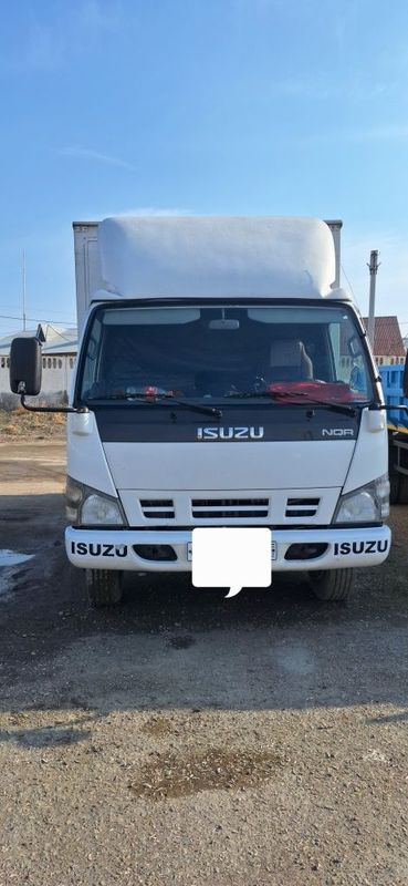 ISUZU avtomobil sotiladi