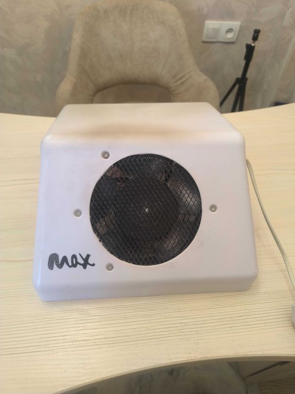 Продаю вытяжку (пылесос) для маникюра Продаю вытяжку (пылесос) для маникюра