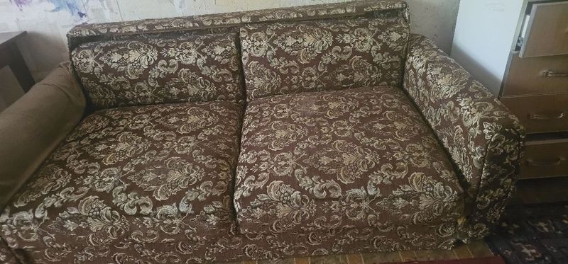 Продаётся диван и 2 кресла Продаётся диван и 2 кресла