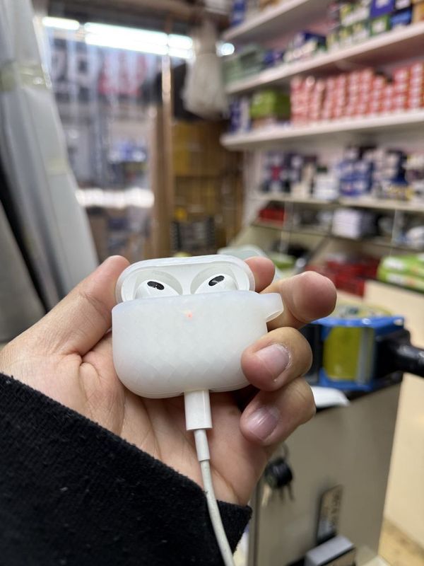Airpods 3 orginal obmen ham bor 4ancga man doplata qilaman Airpods 3 orginal obmen ham bor 4ancga man doplata qilaman