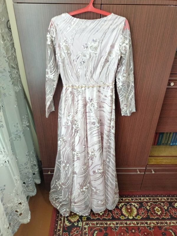 Продам вечернее платье в хорошем состоянии Продам вечернее платье в хорошем состоянии