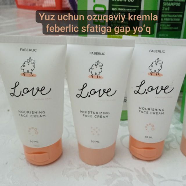 yuz uchun ozuqaviy kremlar