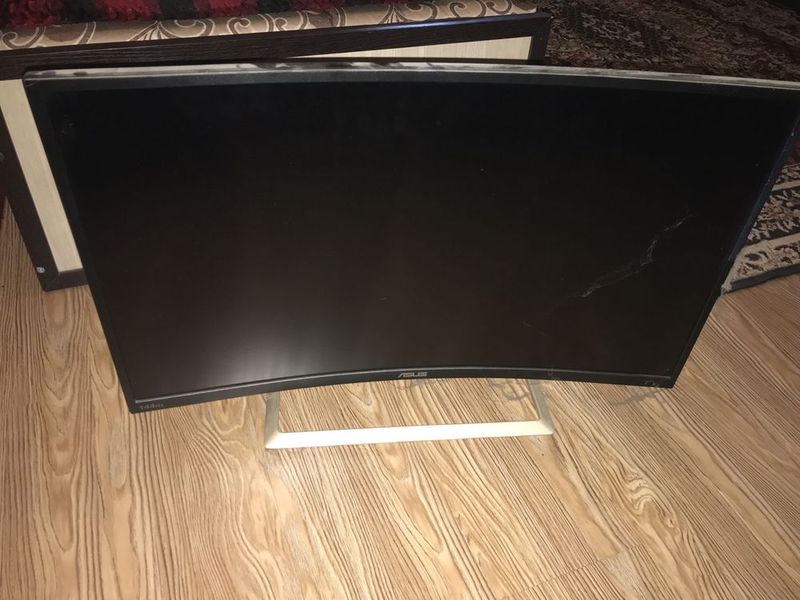 asus monitor ekran singan!!! sotiladi