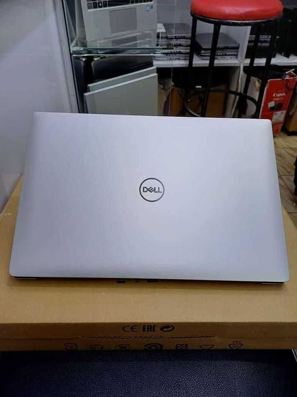 Ноутбук DELL Core i7 11th GEN Trading uchun