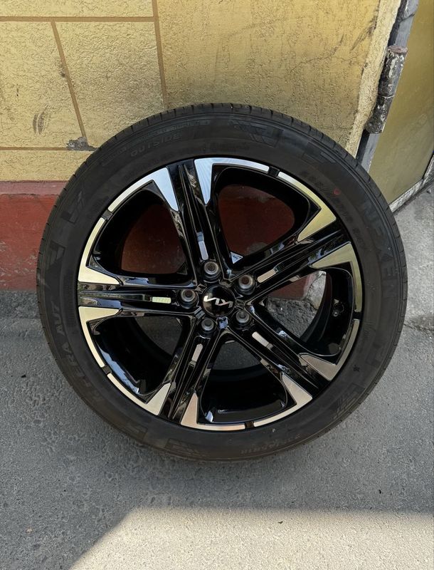 R18 Kia Gt line deska balon R18 Kia Gt line deska balon