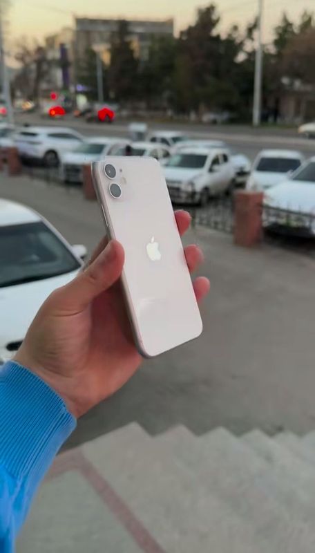 I phone 11 sotiladi xotirasi 128 emkost 84 hammanarsasi ishlidi I phone 11 sotiladi xotirasi 128 emkost 84 hammanarsasi ishlidi