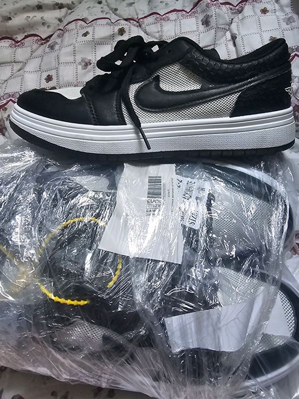 ayollar va erkaklar krasovkasi, size:41 ayollar va erkaklar krasovkasi, size:41