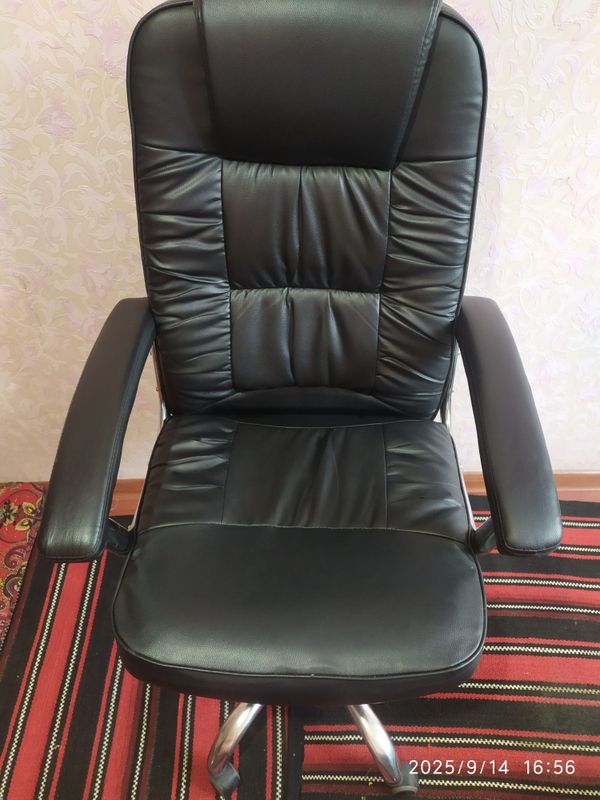 Ofis kreslosi sotiladi. Ofis kreslosi sotiladi.