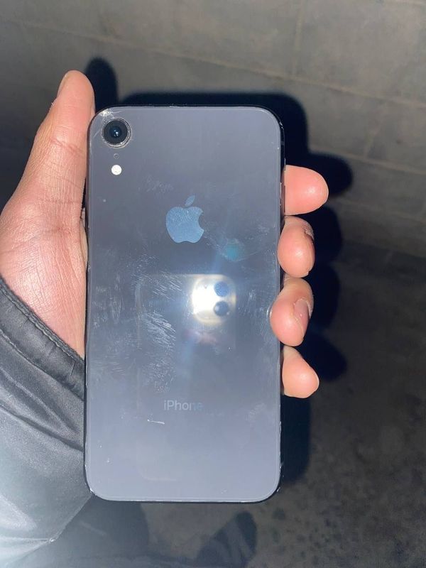 Iphone Xr srochna sotiladi