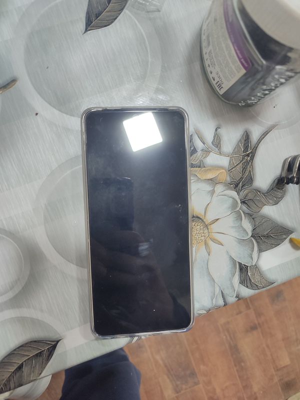 Vivo telefon sotiladi srochniy