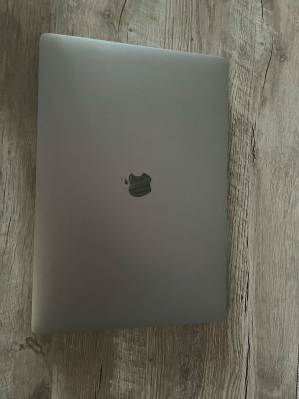 Macbook pro 16 ssd 1tb ram 16gb core i9 Macbook pro 16 ssd 1tb ram 16gb core i9