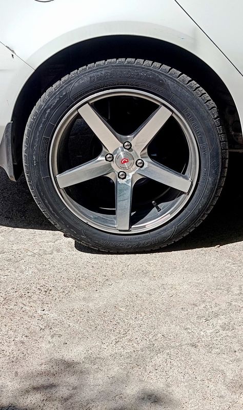 R17 Vossen diska balon sotiladi ideal holatda 215/55/17 R17 Vossen diska balon sotiladi ideal holatda 215/55/17