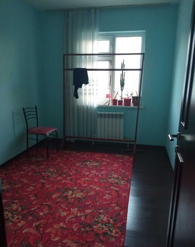 3 xona uyning 1 xonasi ijaraga beriladi 3 xona uyning 1 xonasi ijaraga beriladi