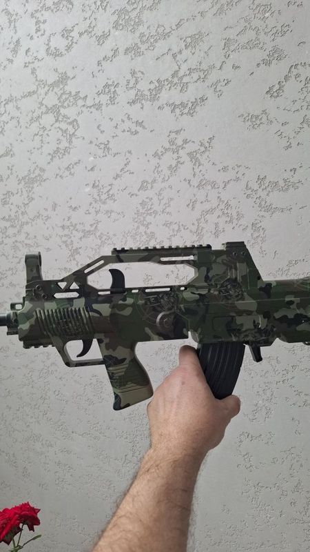 Автомат игрушечный с отличным магазином. Автомат игрушечный с отличным магазином.