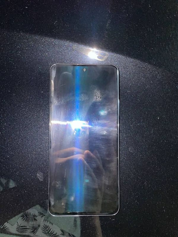 Huawei 12 se sotladi srochna Huawei 12 se sotladi srochna