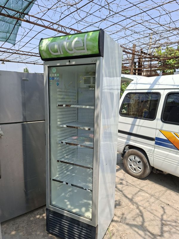 Artel vitrina xaladilnik Artel vitrina xaladilnik