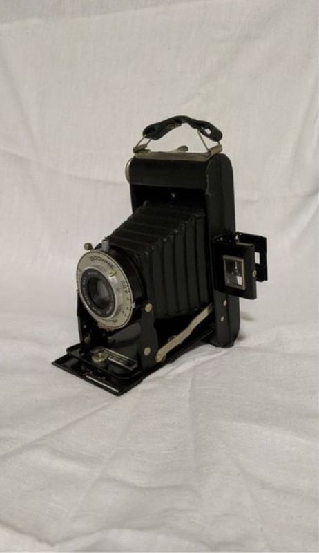 Складной пленочный фотоаппарат Kodak Brownie Pliant Six-20 1937г.