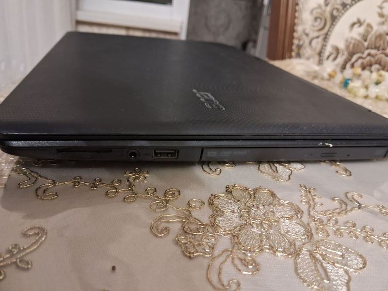 ACER ES1-533-C716 ACER ES1-533-C716