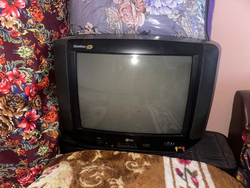 Televizorlar sotiladi 250ming iktasi Televizorlar sotiladi 250ming iktasi