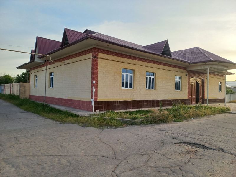 Уй сотилади (Янги Тошкент) Уй сотилади (Янги Тошкент)