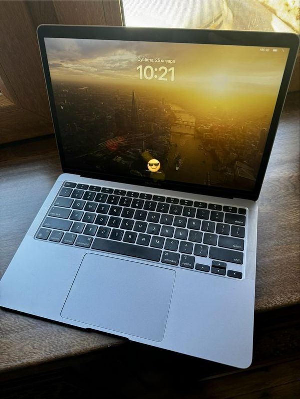 Macbook air M1, 8/256 grey