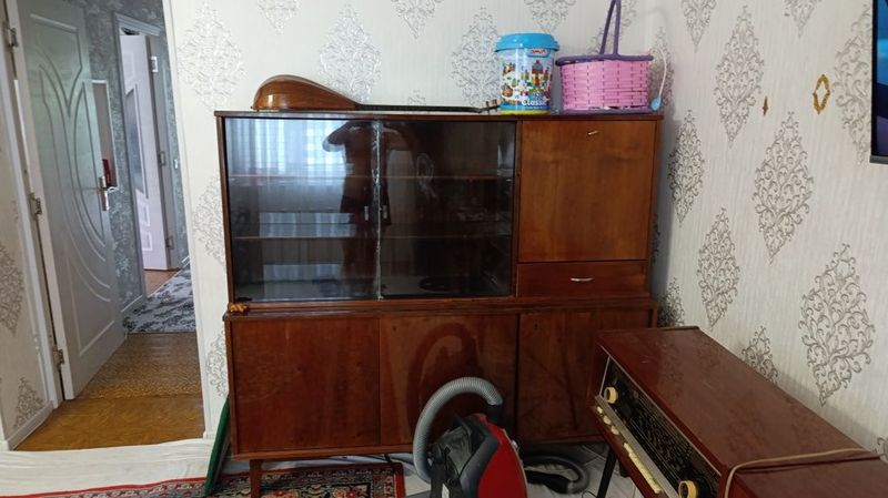 Советский сервант,в очень хорошем состоянии! Достался от бабушки, Советский сервант,в очень хорошем состоянии! Достался от бабушки,